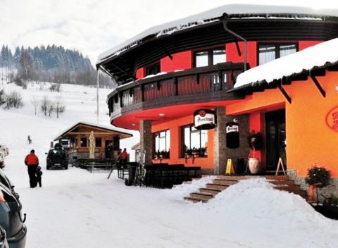 Privítajte sneh a lyžiarsku sezónu v Oščadnici s celou rodinou! Pobyt na 2 alebo 3 noci s polpenziou a wellnessom v areáli Športcentra  