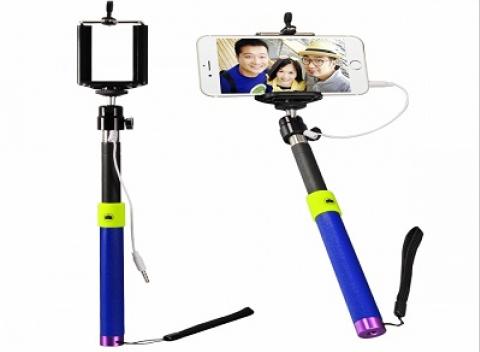 Teleskopická selfie tyč so spúšťou. Jedinečná pomôcka s ktorou sa fotenie na výletoch, pri mori či pri oslavách stane hračkou.