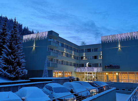 Liečebné procedúry, konzultácia s lekárkom, wellness a plná penzia v kúpeľoch Brusno.