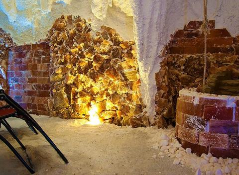 Vstúpte do soľného kráľovstva, jaskyne Amasol a naordinujte si terapiu dýchacích ciest z tej najčistejšej soli z Himalájí.