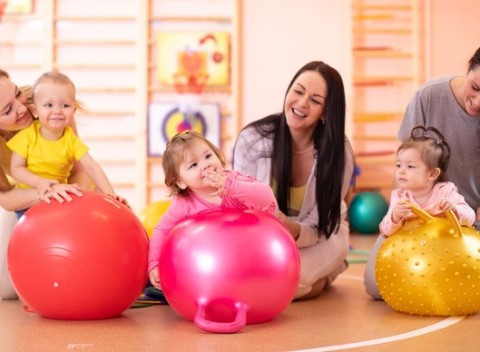 Cvičenia a masáže pre mamičky a tehotné - oddych v rodinnej atmosfére.