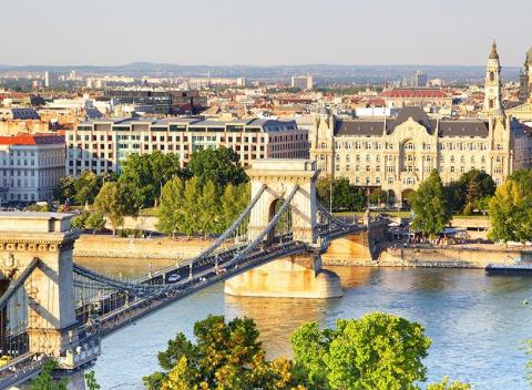 Historická Budapešť s návštevou jedinečného kulinárskeho festivalu mangalice. Prezrite si najslávnejšie dominanty mesta.