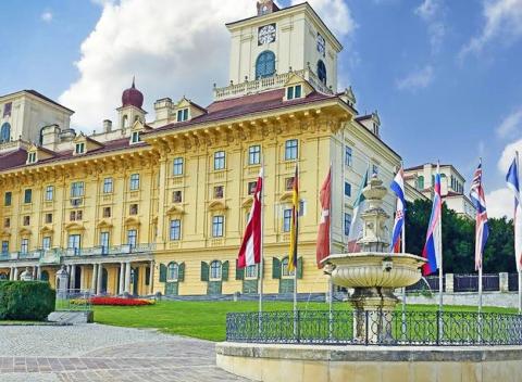 Šoproň - najromantickejšie mesto Maďarska, poznávací zájazd s návštevou zámkov Eisenstadt a Fertod a pre chuť maďarský guláš a pálinka