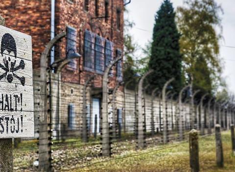 Celodenný zájazd do Osvienčimu a Krakova s nástupnými miestami z celého Slovenska bez doplatku. Poučte sa z histórie.