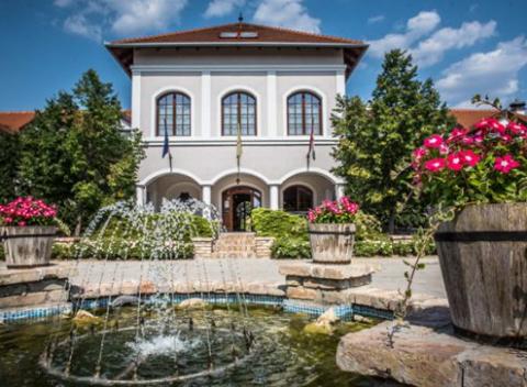 Len kúsok od čarovného hlavného mesta Maďarska nájdete luxusný hotel Bodrogi Kúria****, kde si dokonalo užijete parádnu dovolenku. 