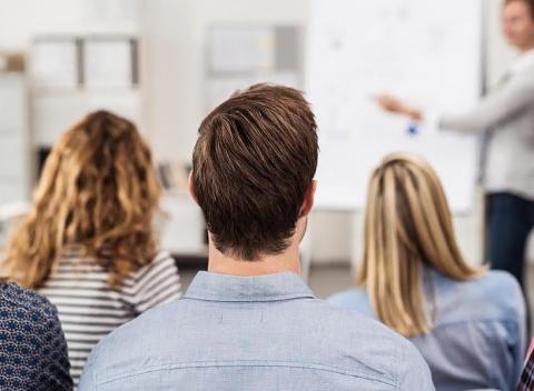 Urobte si kurz a nakopnite svoju kariéru! Komunikačné zručnosti, biznis plány, marketing, životopis - portfólio.