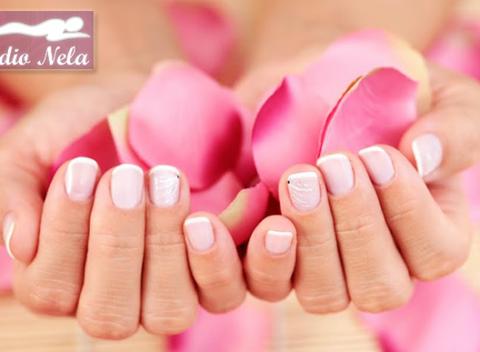 Doprajte si luxus a skvelý relax v podobe japonskej manikúry, klasickej manikúry alebo gélových nechtoch na nohách. 