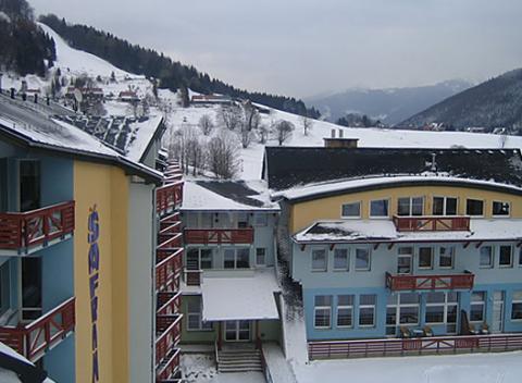 Ubytovanie v komplexe Šafran na Donovaloch. Obľúbená destinácia s možnosťou využitia letnej a zimnej turistiky.