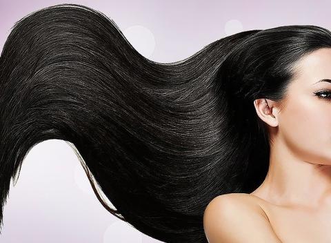 Krásna dlhá a hustá hriva. Prepájanie či predlžovanie vlasov keratínovou, eurolocovou alebo mirkoringovou metódou.