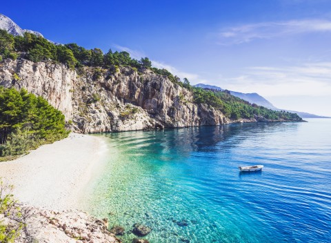 Makarská riviéra v Apartmánoch Ivan 500 metrov od mora a s českou reštauráciou.