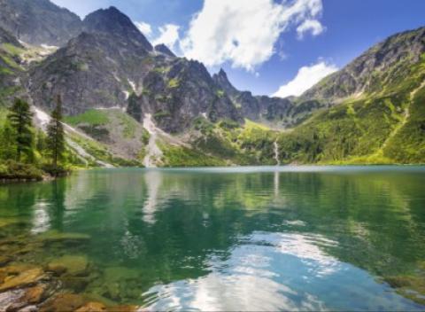 Užite si dovolenku v lokalite Vysokých Tatier v penzióne Kriváň. Tešte sa na polpenziu, zľavu do aquaparku Poprad, na lyžovačku a turistiku.