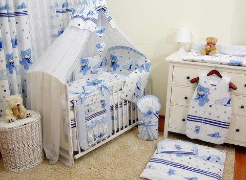 Detská postieľka z borovicového masívu vrátane matraca a 12-dielnej sady obliečok zo 100 % bavlny. Vytvorte útulný kútik pre vaše babätko.