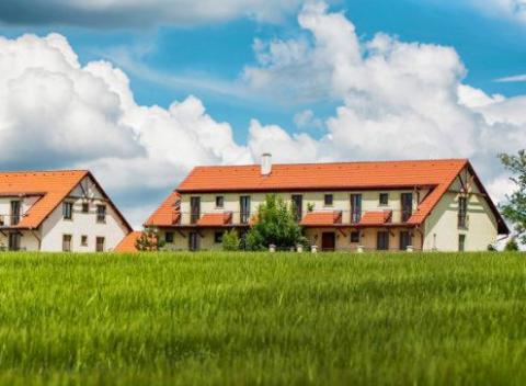 Romantický pobyt s polpenziou pre 2 osoby v Podunajsku. Po prebudení namiesto sivých ulíc uvidíte z okna malebnú krajinu.