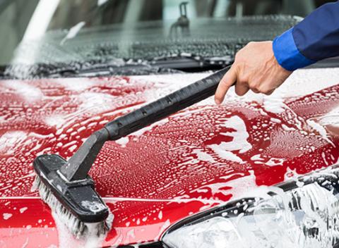 Dôkladné čistenie interiéru auta alebo umytie jeho exteriéru. Doprajte vášmu štvorkolesovému miláčikovi luxusnú starostlivosť. 