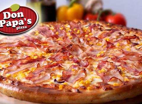 Rodinná alebo párty pizza. Obrovská pizza s hmotnosťou až 2000 g pre všetkých veľkých jedákov a milovníkov tohto tradičného jedla.