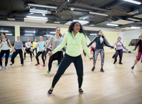 Profesionálna škola tanca Vierky Ayisi pre deti aj dospelých. Jedinečné miesto, kde sa dospelí aj deti môžu tešiť na skvelú zábavu.