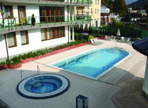 Hotel Kristoff Slovakia - dvojlôžková izba s manželskou posteľou alebo 2 oddelenými lôžkami s balkónom. Doprajte si relax a odpočinok. 