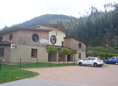 Liptov je krajina neobmedzených možností. Ubytujete sa v útulnom penzióne Lodenica s regionálnou reštauráciou a môžete vyraziť von. 