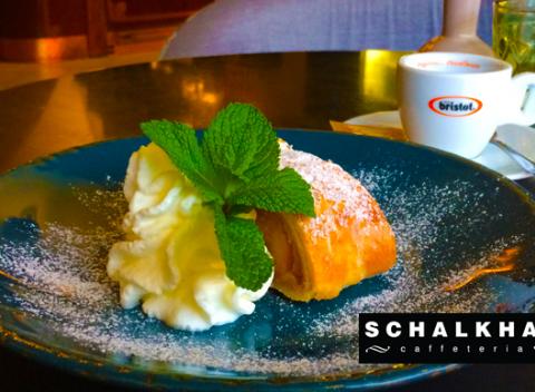 Sladké pokušenie, ktorá vám určite vyčarí skvelú náladu! Nadýchaný jemný muffin alebo neodolateľná štrúdľa s kávou alebo s čajom.