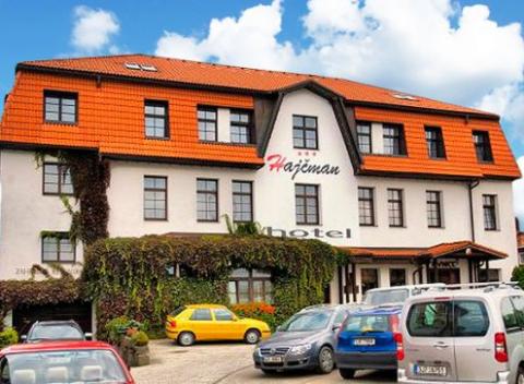 Nad riekou Sázavou na vás totiž čaká parádna dovolenka na dosah najrôznejších pamiatok. Pripravené sú tu pre vás kontinentálne raňajky.