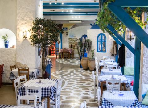 Grécka kuchyňa je veľmi pestrá, zdravá a chutná. Pochutnajte si na špeciálnom menu v tradičnej originálnej gréckej reštaurácii Taverna.