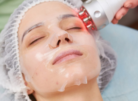 Rádiofrekvencia – vyhladenie a redukcia vrások, spevnenie a omladenie pleti.