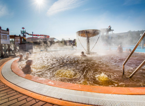 Bešeňová v Hoteli Flóra s polpenziou a zľavou do aquaparkov + karta Gopass.