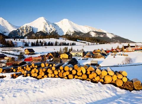 Relaxačný pobyt s masážou, vstupom do sauny a procedúrami vo Vysokých Tatrách. Vychutnajte si pobyt v klimatických kúpeľoch.