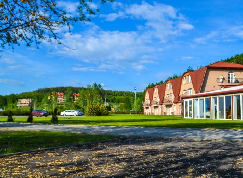 Maďarsko: Hotel Thermal Park Egerszalók **** s polpenziou a termálnymi bazénmi.