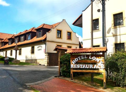 Relaxačný pobyt s wellness, jazdou na koni či aróma kúpeľom, v malebnej dedinke Kozovany, neďaleko Prahy, s ubytovaním v hoteli Lony.