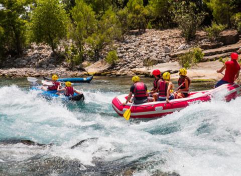 Nezabudnuteľný splav dravej rieky Belá s HD videom z raftu. Skvelá adrenalínová aktivita pre začiatočníkov aj skúsených rafterov.