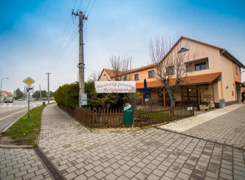 Vydajte sa za oddychom a užite si pobyt v rodinnom Rusovskom penzióne s polpenziou, s množstvom atrakcií a zaujímavostí pre voľný čas.