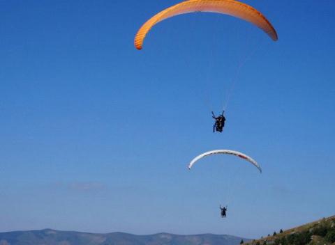 Nezabudnuteľný zážitok v oblakoch - tandemový paragliding so štartom na Chopku alebo na Donovaloch. Pozrite si z výšky krásy Slovenska. 