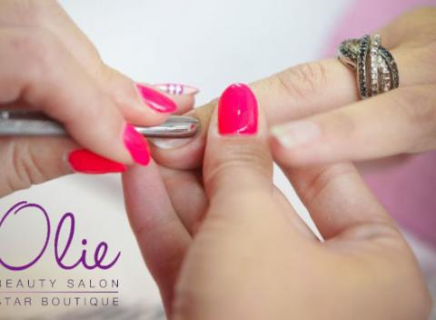 Zverte svoje pazúriky odborníčke a nechajte si ich rozmaznávať prostredníctvom manikúry, gél laku, bio pokrytia.