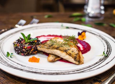 Trojchodové menu pre 2 osoby podľa výberu. Vyberte si z dvoch variánt jedál to, ktoré pohladí vaše chuťové poháriky. 