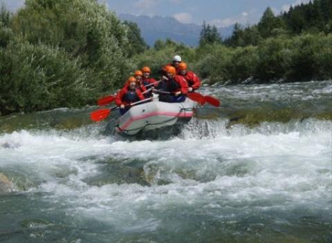 Rieka Belá je najnavštevovanejšou a najdravšou prírodnou riekou vhodnou na rafting na Slovensku. Spoznajte jej krásu a pokorte jej dravosť.