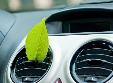 Profesionálne čistenie klimatizácie ozónom. Najúčinnejší spôsob ničenia baktérií, plesní a zápachov. Trvalo ich odstraňuje. 