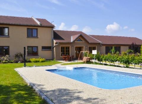 Užite si fantastickú dovolenku na Južnej Morave. Pobyt pre dvoch v Penzióne Kovács s raňajkami a neobmedzeným bazénom.