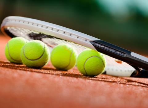 Tenisová škola s trénerom Jurajom Holdošom. Využite voľný čas a spravte niečo pre svoje zdravie, po dlhom dni strávenom v práci. 