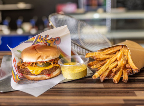 Street food od Friers na Kolárku - na výber z 3 vyprážaných mňamiek.