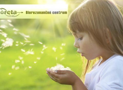 Koniec peľovej alergie – testovanie a odstránenie alergií v biorezonančnom centre BIORETA pomocou biofrekvenčného prístroja BICOM.