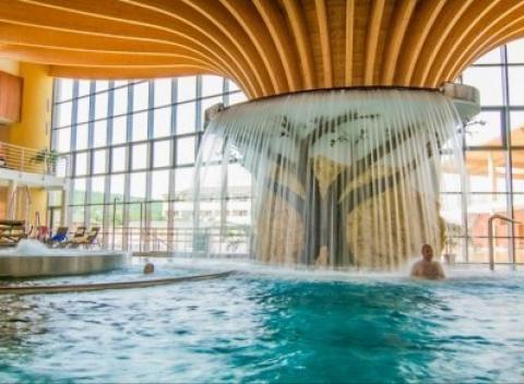 Užite si skvelý relax v termálnych kúpeľoch Podhájska. Pobyt v penzióne Royal s raňajkami, stolným i klasickým tenisom, fitness a zľavami.