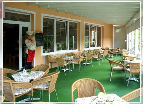 Vychutnajte si skvelú dovolenku a relax v Piešťanoch. Relax, šport a adrenalín, skvelá polpenzia - to všetko v penzióne Zacher. 