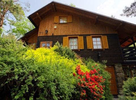 Beskydy luxusne v chate až pre 8 osôb s neobmezeným wellness, krbom a posedením