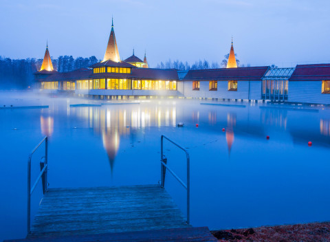 Hévíz v Hoteli Ágnes *** s wellness, vstupom k termálnemu jazeru a polpenziou.