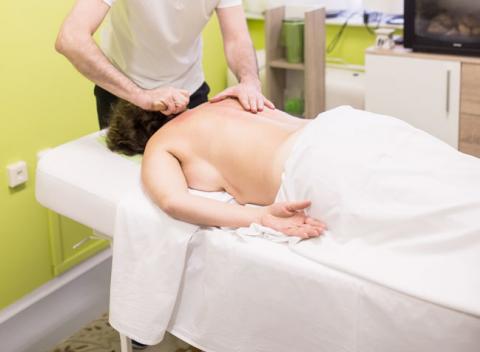 Príďte vyskúšať liečebné účinky rôznych masáži. Klasická masáž chrbta a šije, tradičná detoxikačná čínska masáž Gua Sha, masáž brucha TUJFU.