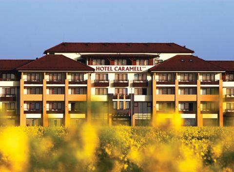 Exkluzívny wellness s množstvom atrakcií v zážitkovom a plaveckom komplexe kúpeľov, úžasnými procedúrami a ubytovaním v 4* hoteli Caramell. 