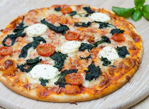 Keď zábava na Mlynoch, tak s plným bruchom! Vyberte si akúkoľvek pizzu v Palmyre a vychutnať si ju môžete aj na veľkej terase. 