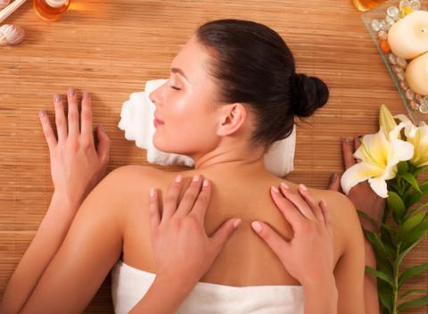 Relax v podobe uvoľňujúcich masáží. Vysadnite z pracovného kolotoča a doprajte kúsok blahobytu svojej mysli, duši aj telu.  