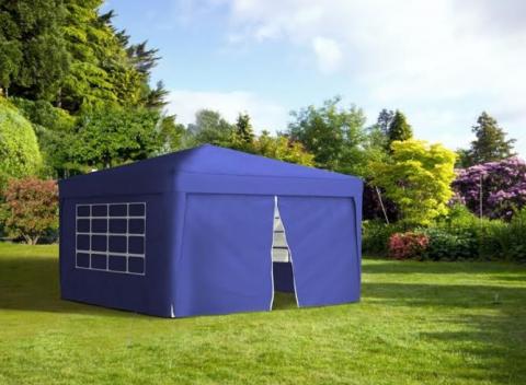 Skladací záhradný altánok na posedenie pod holým nebom. Poseďte si na záhrade počas slnečného dňa v príjemnom tieni.